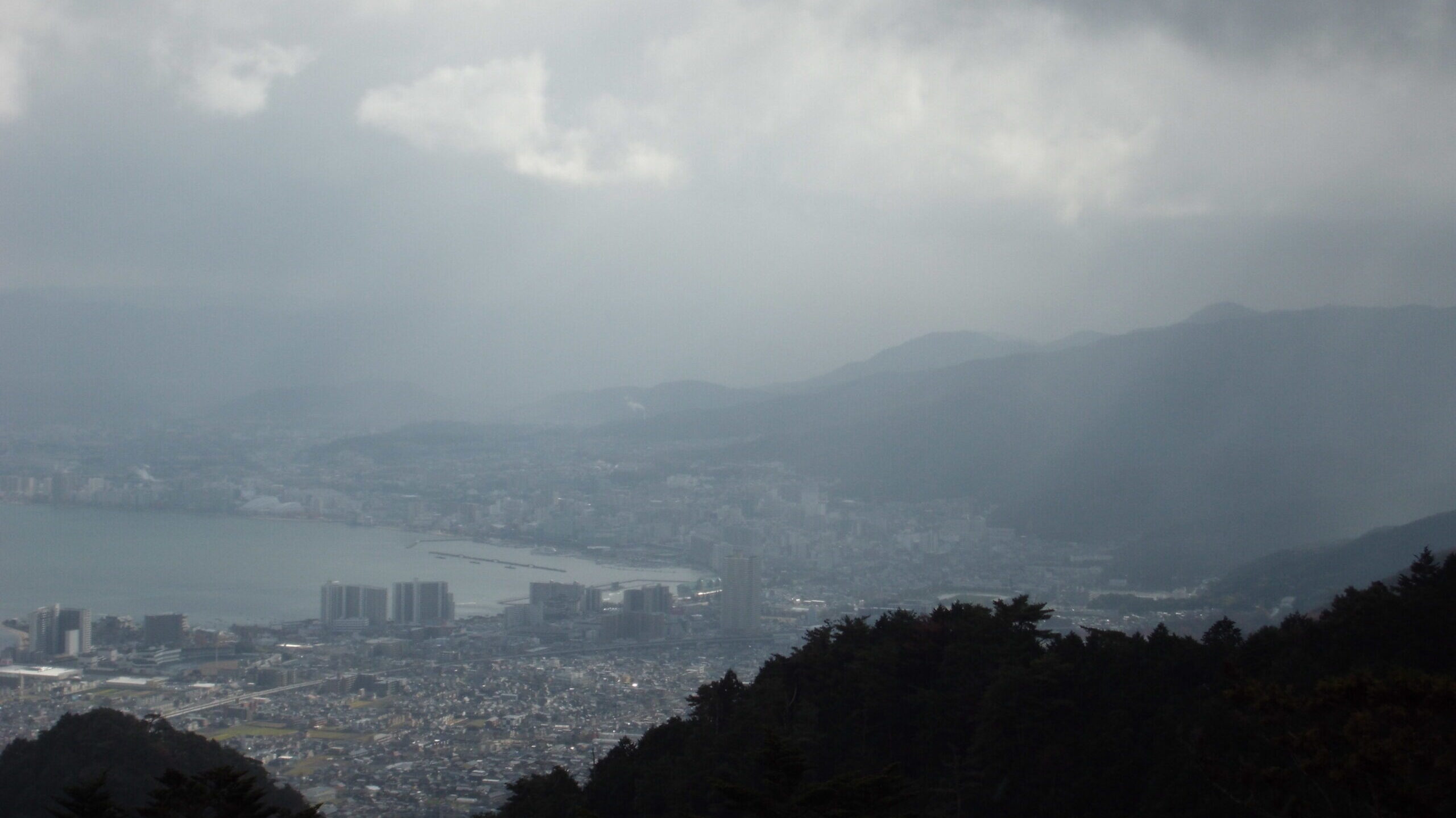 裳立山から琵琶湖を望む